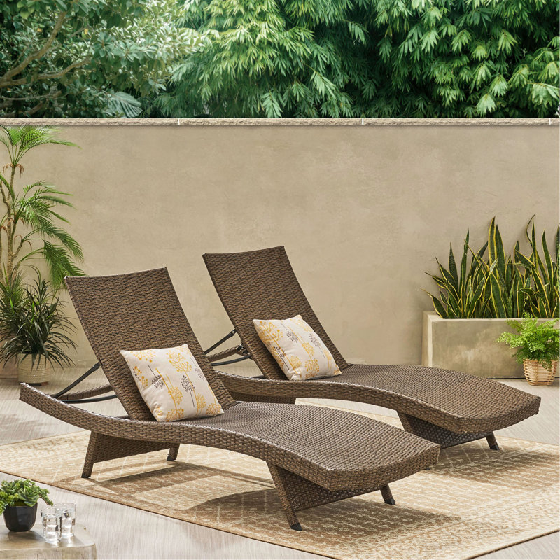 PE WICKER CHAISE LOUNGE