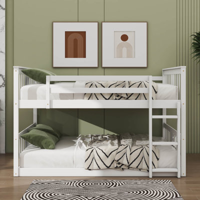 Spacieux lit superposé double sur lit double équipé d'une échelle durable