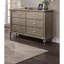 Commode de luxe avec finition argentée et champagne