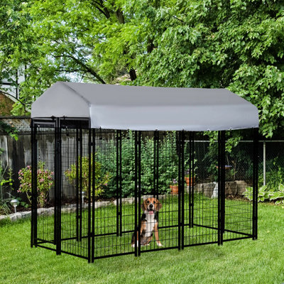 Chenil d'extérieur pour chien 8 'x 4' 6 '- Porte verrouillable, auvent aquatique, pour parc de chien moyen et grand avec porte et couvercle de taille moyenne / grande