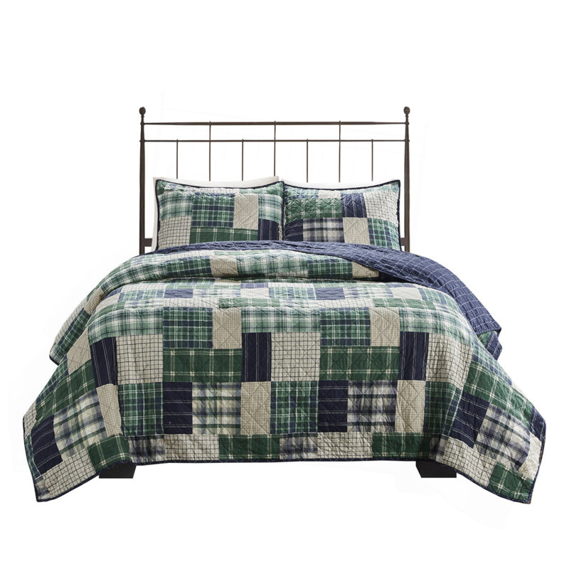 3 Piece Reversible Printed Quilt Set Green / Navy King/Cal King, King/California King Quilt + 2 Shams