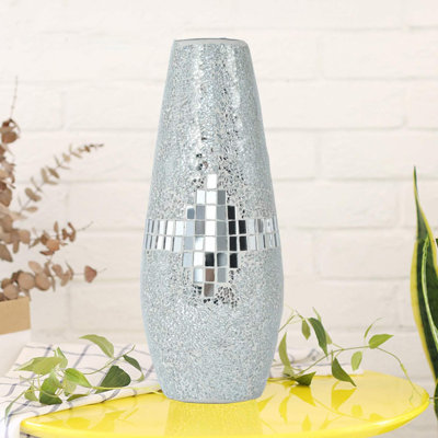 Decorate A Shiny Vase