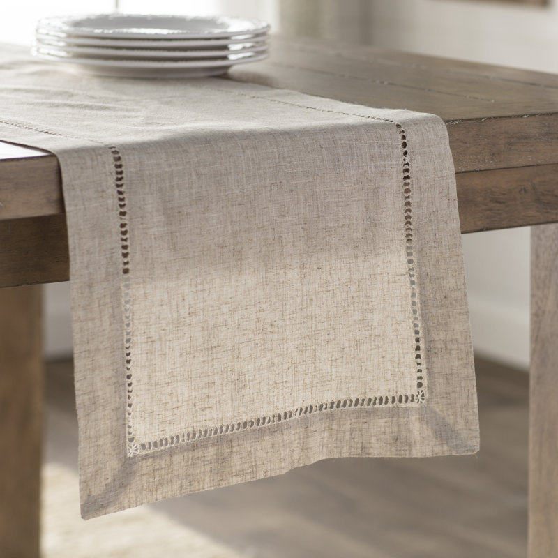 Chemin de table ajouré Cowen, L 120 po x l 16 po