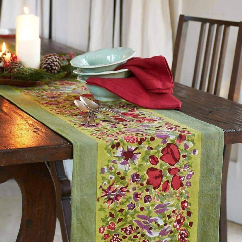 Chemin de table floral fabriqué à la main et résistant à l'eau, L 90 po x l 16 po, Rouge / Vert