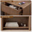 Table de chevet en bois à panneaux ondulés de 60 cm de large, avec 2 tiroirs et une tablette ouverte, station de recharge intégrée-898965884-901526701