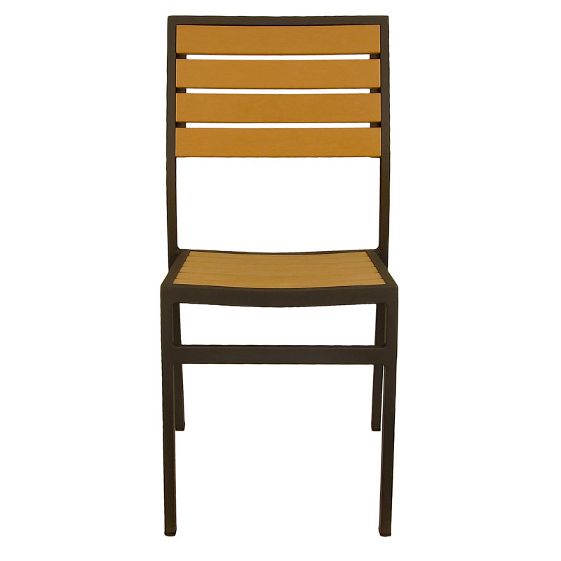 Chaise d'extérieur moderne à structure en métal avec lattes en bois