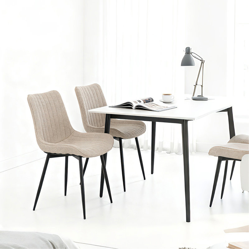 L'ensemble de chaises de salle à manger comprend 4 chaises de cuisine et de salle à manger modernes, des chaises décoratives, des chaises de salle à manger à assise souple avec un dossier rembourré et des pieds en métal, convenant au salon et à la chambre à coucher, beige.