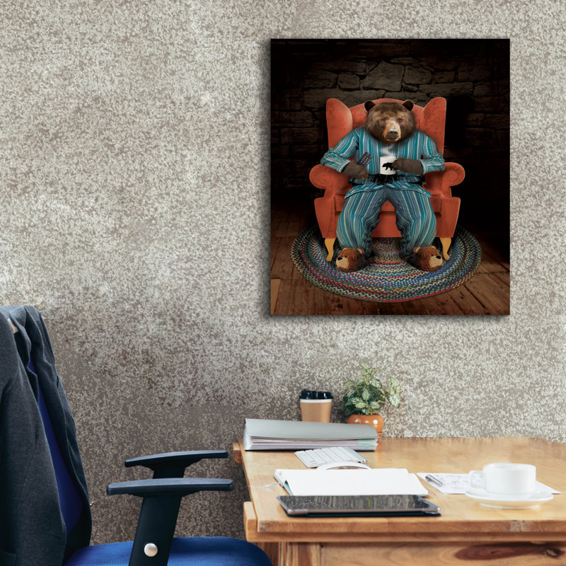  «Ours avec télécommande» par John Hovenstine, art mural sur toile, 26 po x 30 po