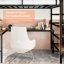 Lit simple mezzanine en fer noir avec bureau en forme de L, garde-corps 360, structure, économie d'espace, compartiments de rangement, configuration de la zone de confort de la chambre-130115631