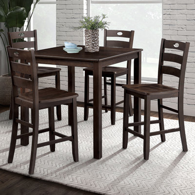 Ensemble de table de salle à manger de style transitionnel avec chaises à dossier à lattes pour une expérience de salle à manger traditionnelle et contemporaine