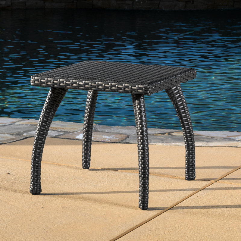 Table d'extérieur grise l 17,75 po x P 17,75 po H 17,23 po
