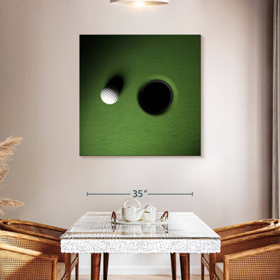 Sireci Golf Ball By The Hole