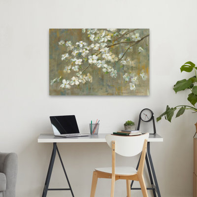 Fleurs et branches de cornouiller au printemps