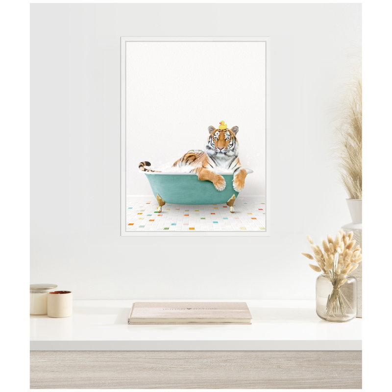 «Tiger in Teal Bathaign on Coloured Tile» par Amy Peterson, reproduction d'art sur toile encadrée