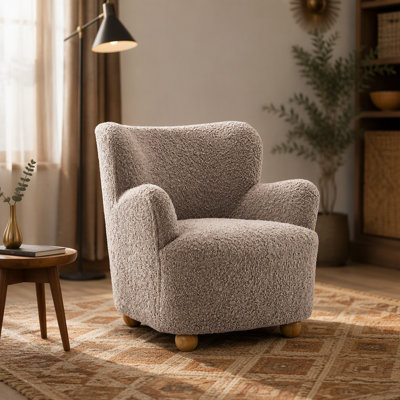 Chaise d'appoint de style contemporain, dossier courbé, pieds sphériques, accoudoirs inclinés, finition champignon, salon principal