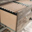 Classeur latéral de bureau brun à finition côtière, bois d'ingénierie, tiroir à extension complète pour diverses catégories de dossiers, dossiers de rangement polyvalents, livres, décor, mécanisme, base, conception compacte, facile