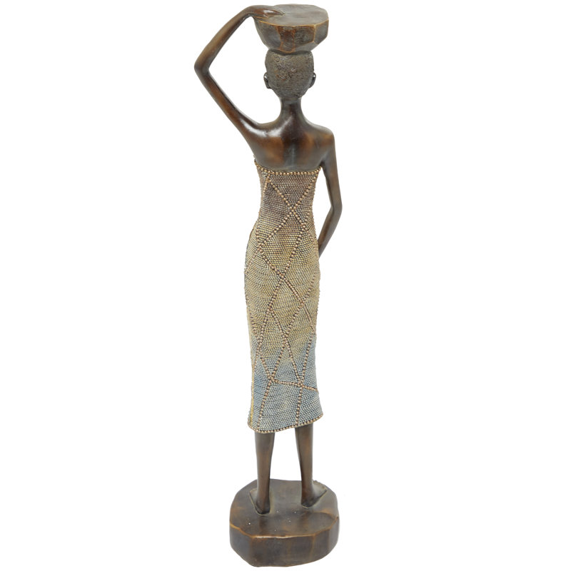 Sculpture éclectique debout en Afrique