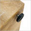 Table basse moderne en bois aggloméré avec texture en bois clair et lisse, design élégant pour des espaces de vie élégants