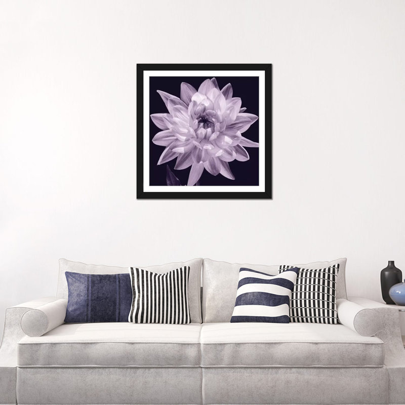 « white dahlia i », impression sur toile, H 24 po x l 24 po x P 1 po, Papier d'art encadré noir, Blanc