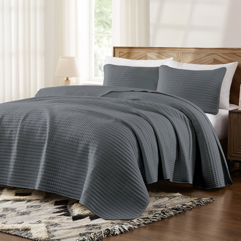 Reversible 3 Pieces Quilt Set - Soft Lightweight Bedspread, Queen Quilt + 2 Additional Pieces, Gray
