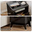 Table de chevet cannelée avec station de charge, table de bout moderne de 18 po avec tiroirs de rangement, table de chevet pour chambre à coucher (noir)-796160368-782366541