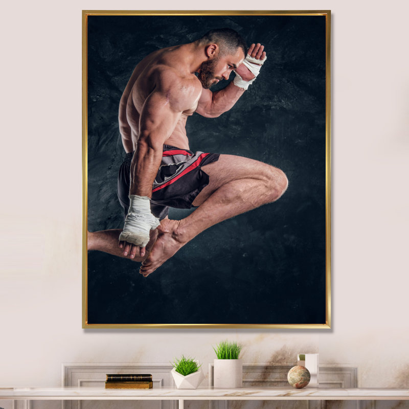Martial Arts Combat Warrior III sur toile, Cadre flottant doré, H 32 po x l 16 po x P 1 po