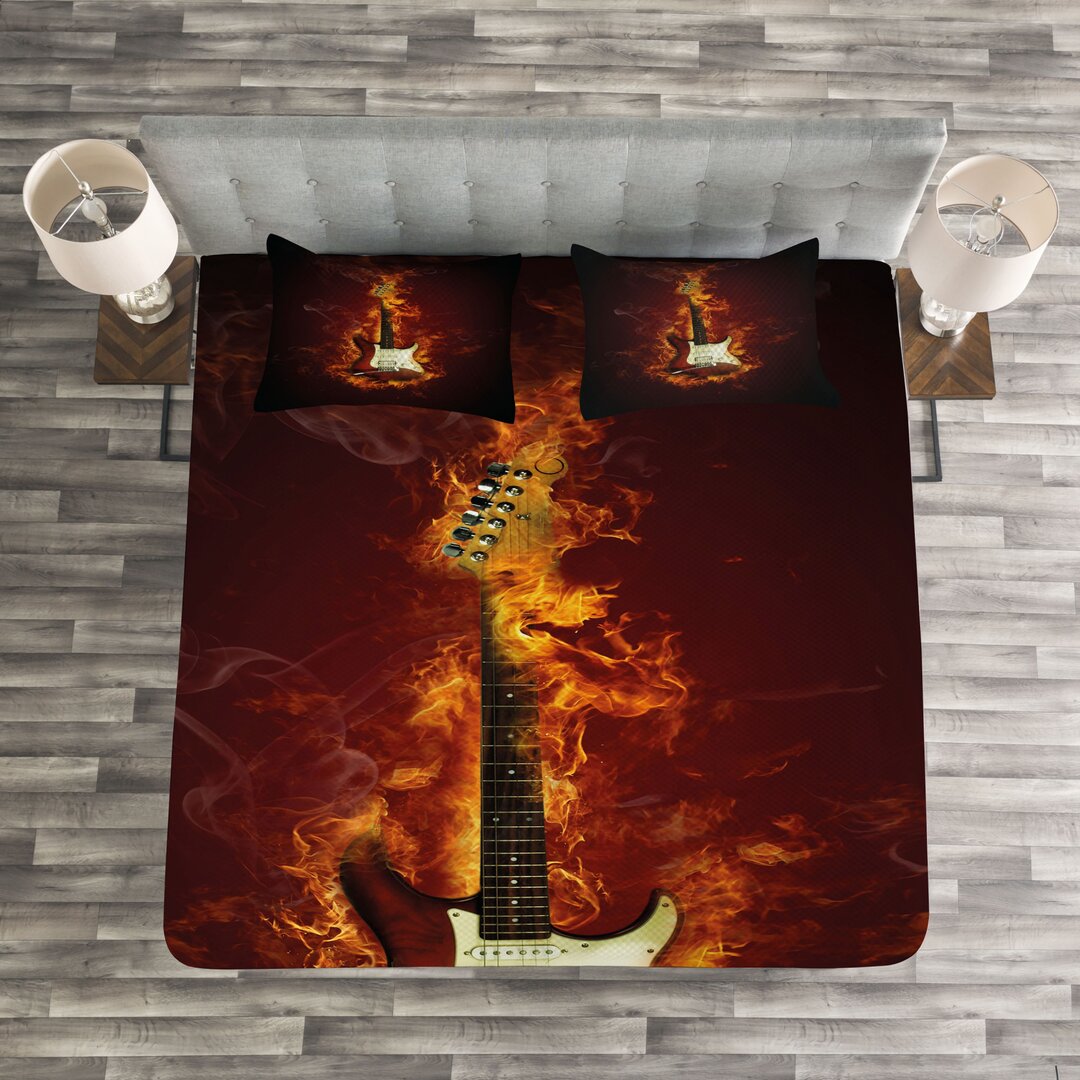 Gestepptes Bettdecken-Set, Instrument in Flammen, Gitarre, Maroon Orange Schwarz