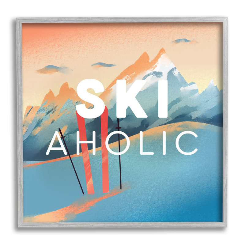 Ski-Aholic, expression, coucher de soleil, montagnes bleues enneigées, sport d'hiver, maison de campagne grise, estampe numérique encadrée, art texturé par Ziwei Li