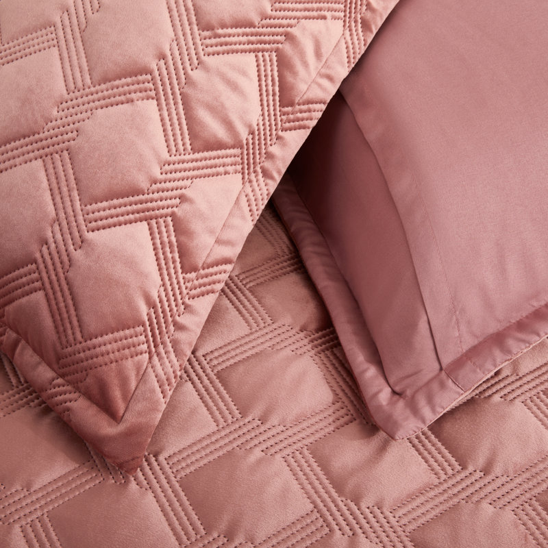Ensemble de couvre-lit réversible à motif géométrique en relief avec taies décoratives, Rose