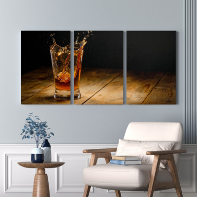 «Whiskey Splash On Wooden Table», ensemble de 3 reproductions d'art sur toile tendues sur toile