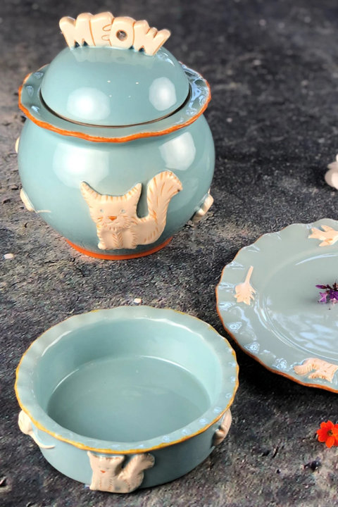 Dog and Cat Bowls, Feeders & Accessories
