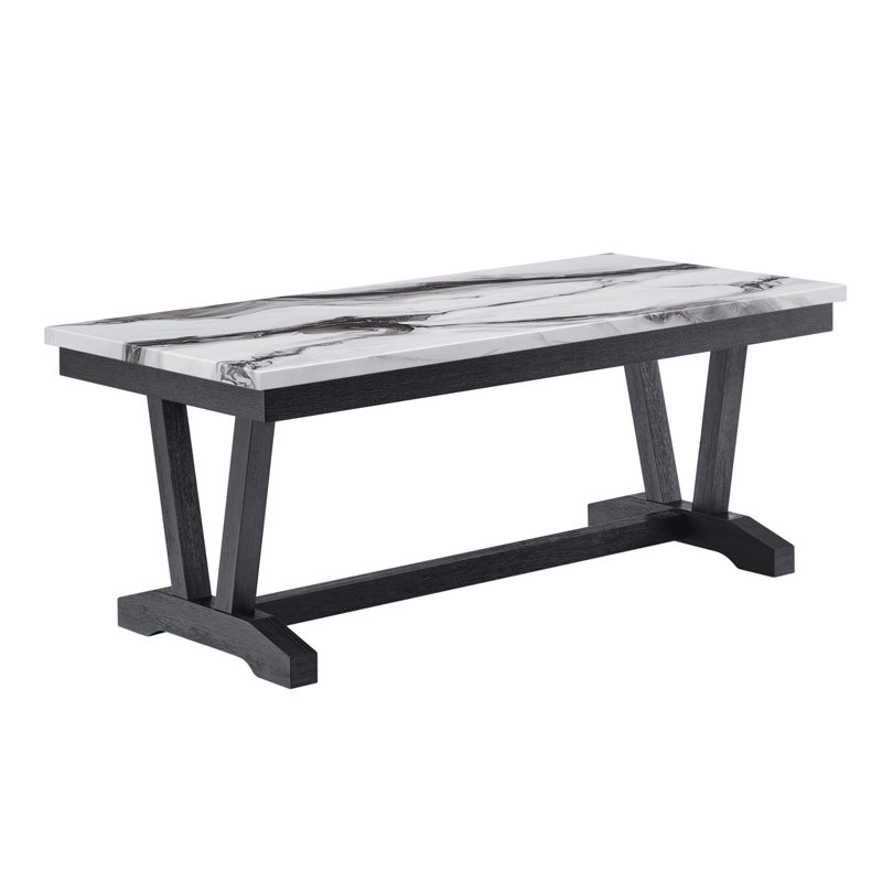 Élégante table basse à plateau en faux marbre avec base à double piédestal et côtés en forme de V, parfaite pour les salons modernes