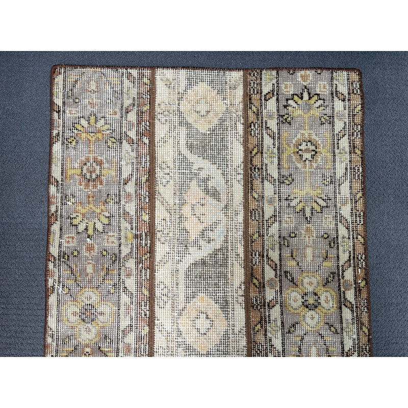 Classic Rug, 24x56,7 Inch Beige Floral Rug