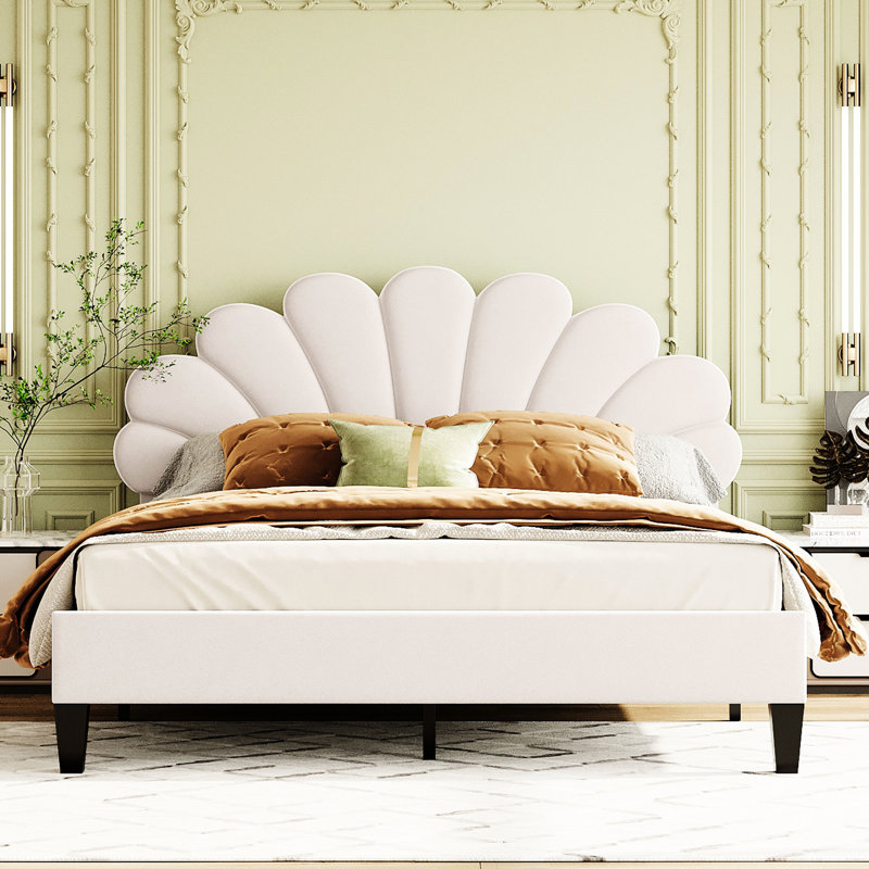 Grand lit plateforme tapissier beige avec tête de lit en velours, Beige, Queen