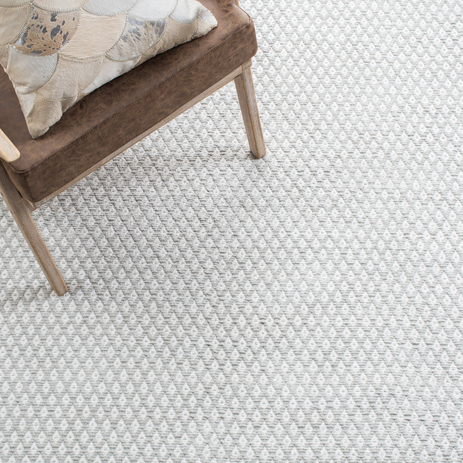 Evansdale Gray Hand-Woven Geometric Cotton Rug, Rectangle 6' x 9'