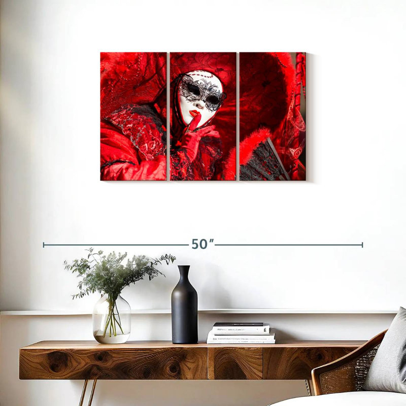 Déguisement de carnaval rouge, H 20 po x l 33 po