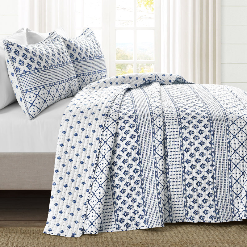 Willards Scandinavian Geometric Shapes Quilt, King Quilt + 2 Shams, Navy/White