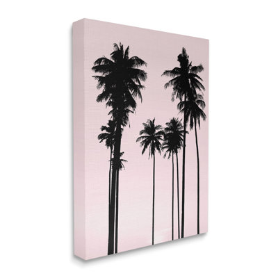 «Tall Palm Tree Silhouettes», ciel rose tropical XXL encadré par estampe numérique par Mia Jensen