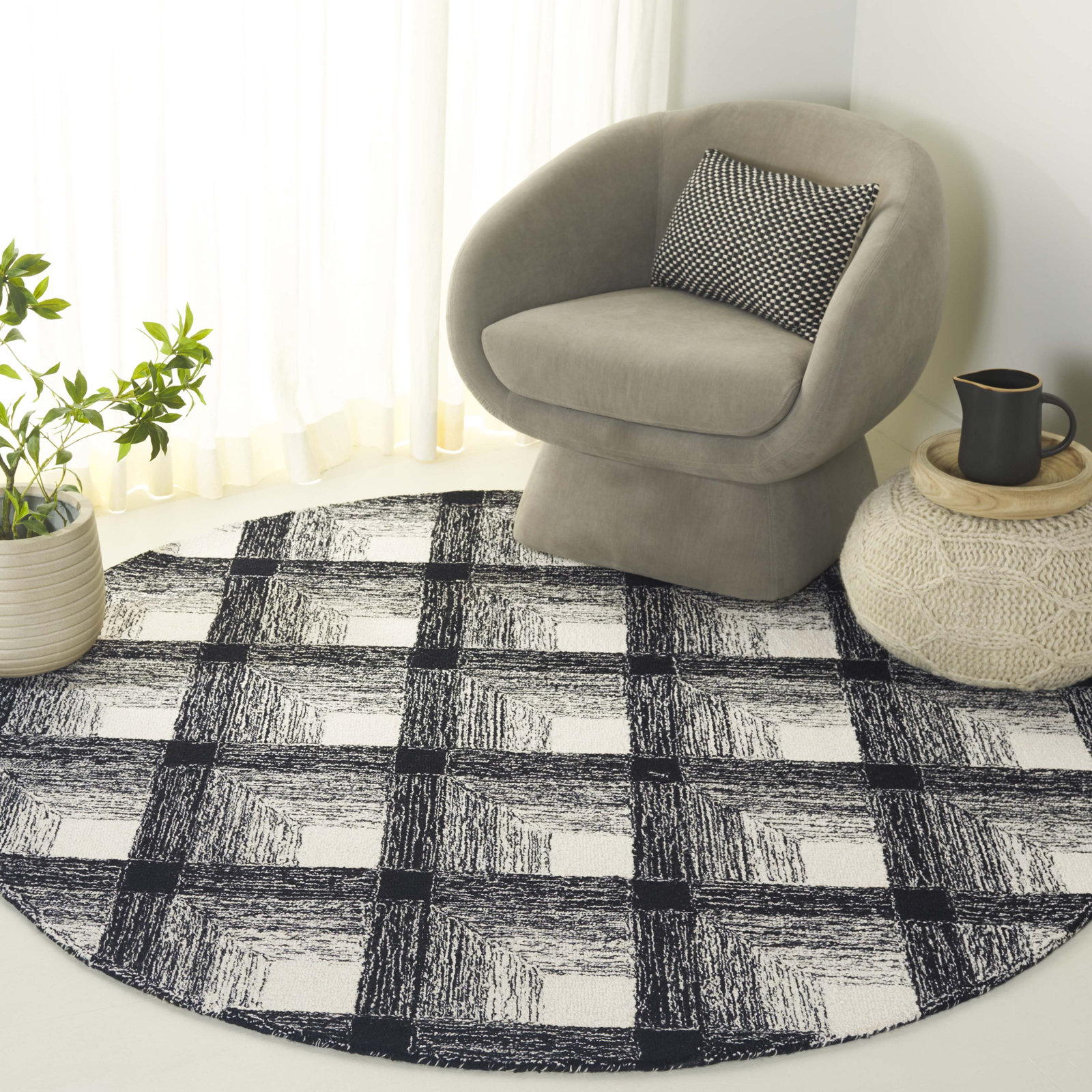 Robbie Hand-Woven Geometric Wool Rug, Round 6'