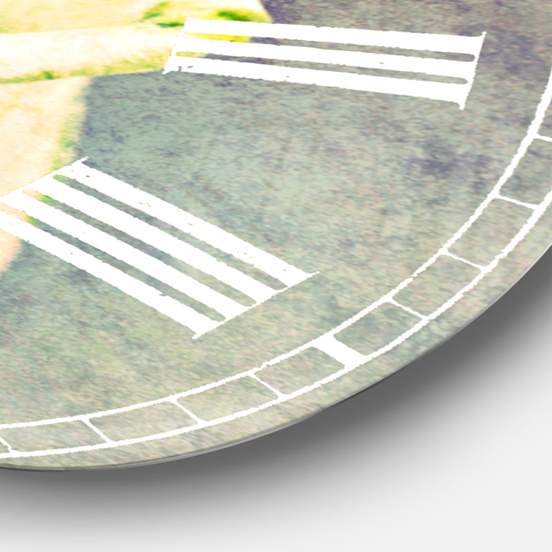 Magnifique rose peinte en blanc - Horloge murale traditionnelle, Moyen