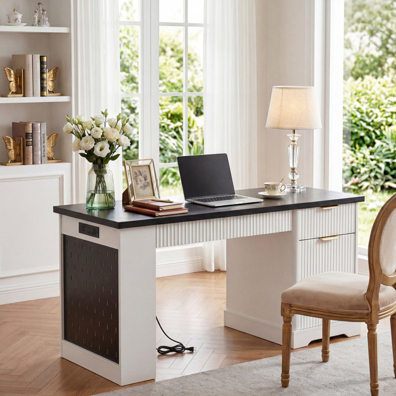 Bureau de rangement cannelé moderne de 55 po avec prise de courant et plateau pour clavier, Blanc