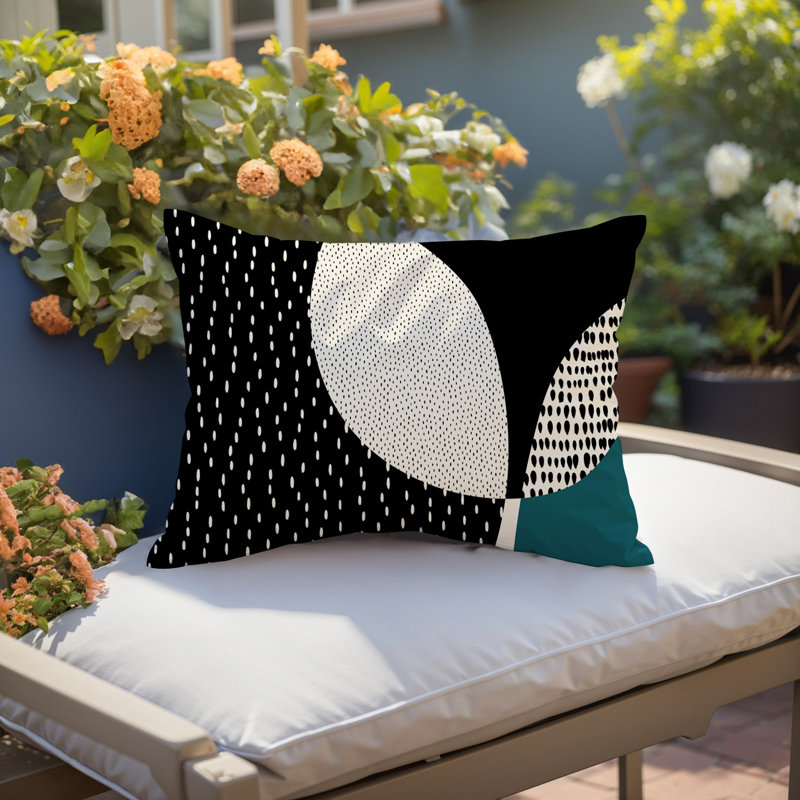 Coussin lombaire réversible intérieur / extérieur Vikka, H 14 po x l 20 po, Purple/Black/Off-White, Woda
