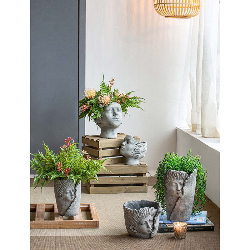Laloma Statue Planter, 6.5" H x 7.9" W x 7.9" D