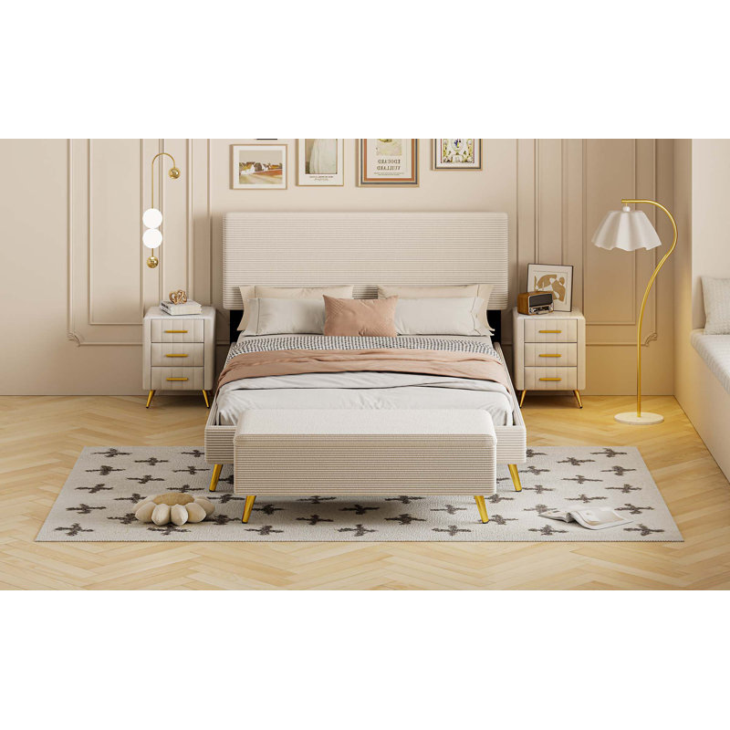 Ensemble de chambre à coucher 4 pièces avec grand lit tapissier avec repose-pieds et tables de chevet modernes en velours côtelé