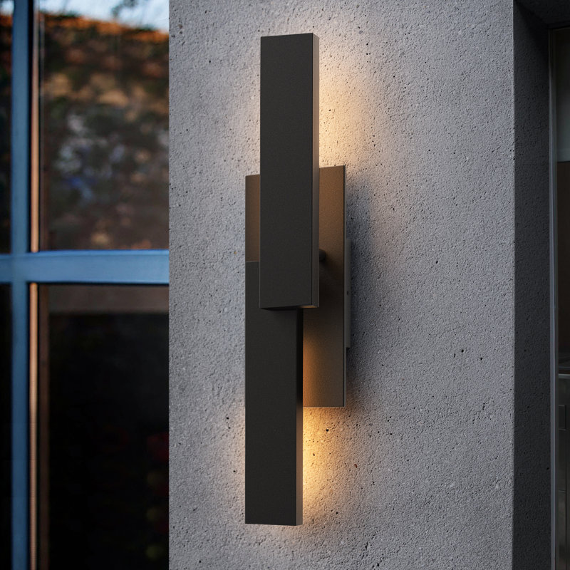 Applique murale d'extérieur à DEL 21 po en aluminium noir à intensité variable, Noir mat, 21" H x 5.5" W x 3.5" D