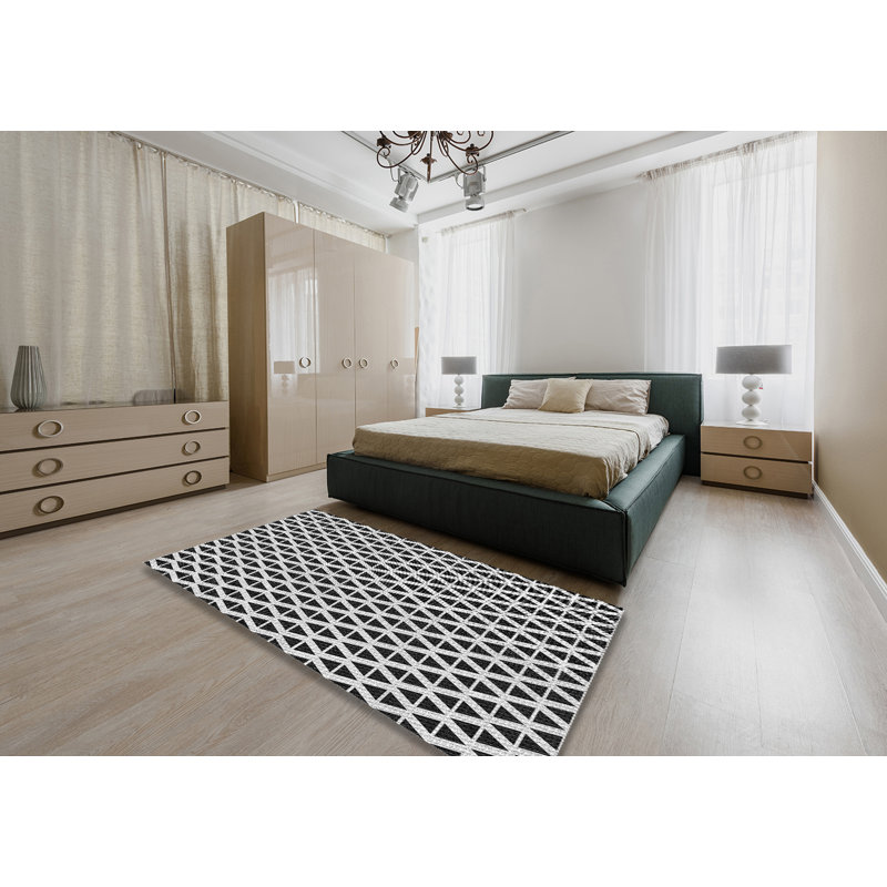 Ryans Geometric Indoor Rug, Rectangle 5' x 7'