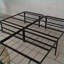 Structure de lit plateforme très grand en acier, sans sommier tapissier, capacité robuste de 2 000 lb, noir pour la chambre principale