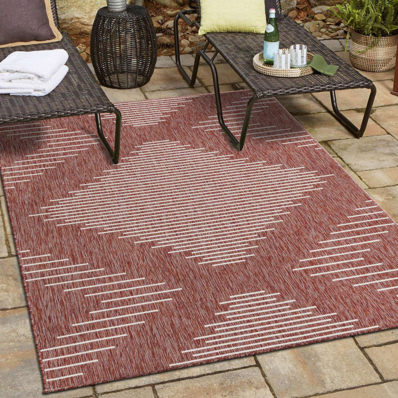 Tapis intérieur / extérieur rayé en polypropylène tissé à la machine en rouge clair, Rectangle 7 pi 10 po x 10 pi