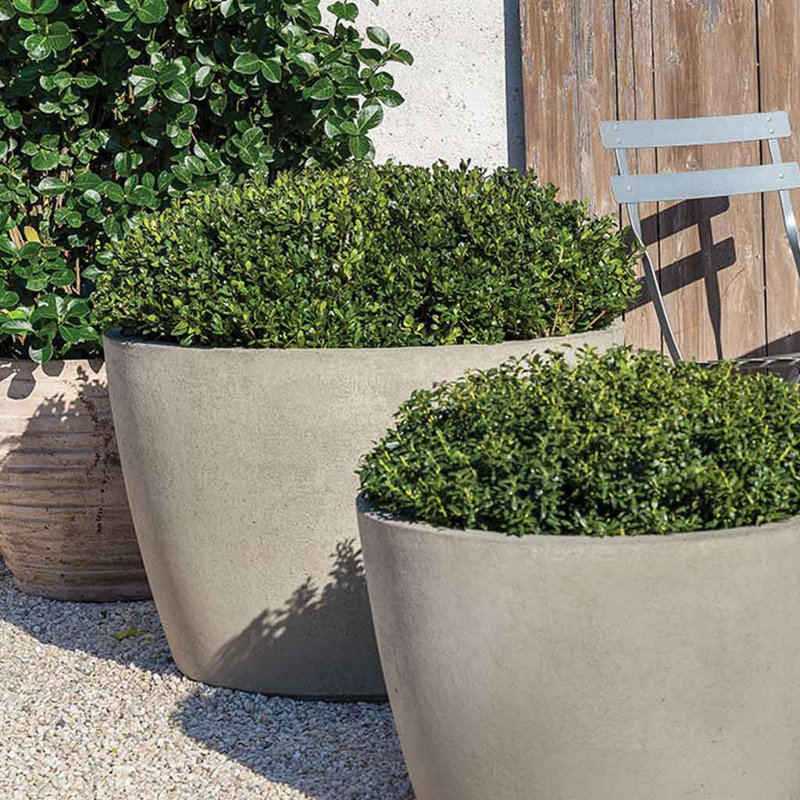 Pot de fleurs en pierre Perkinson, H 16 po x l 24 po x P 24 po, Mousse anglaise