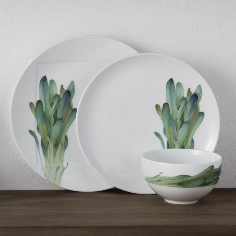 Kyoka Shunsai White Porcelain 18-Piece Dinnerware Set with Graphic Detail